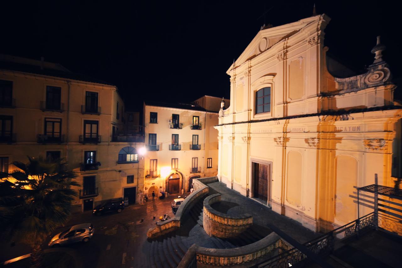 Apartamento Le Mulieres Salerno Exterior foto
