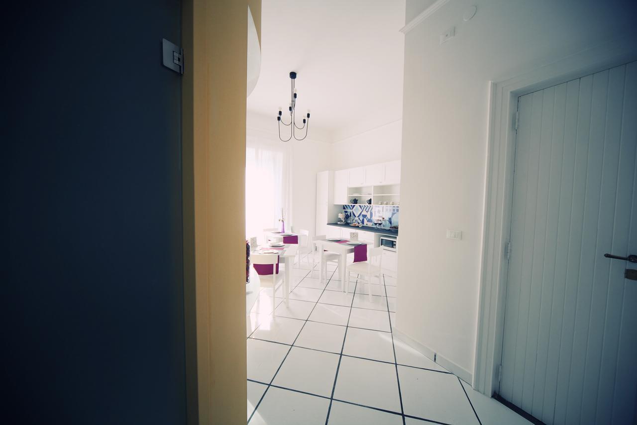 Apartamento Le Mulieres Salerno Exterior foto