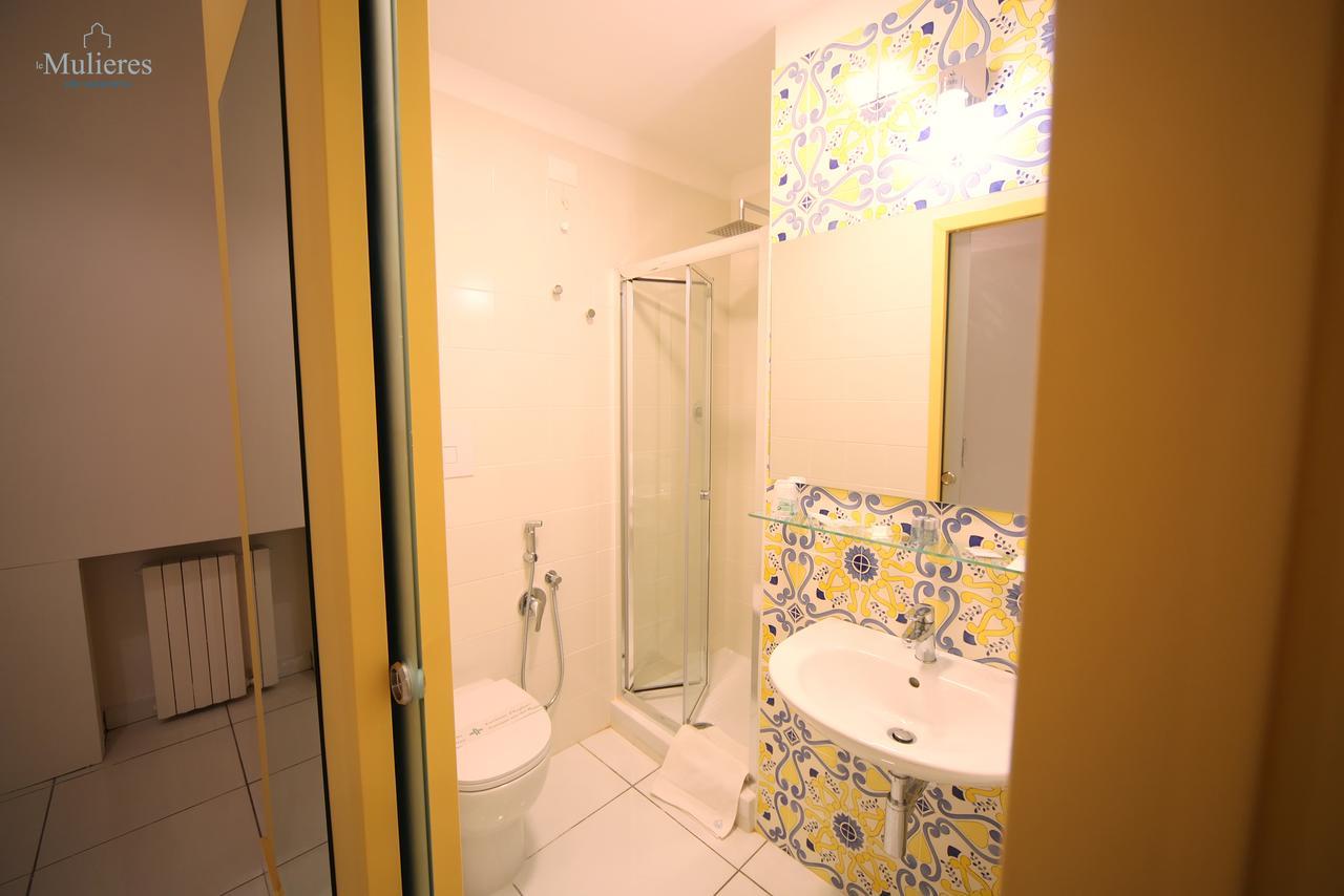 Apartamento Le Mulieres Salerno Exterior foto