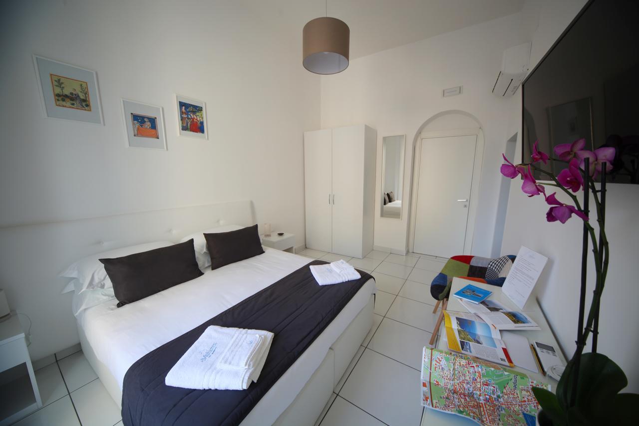 Apartamento Le Mulieres Salerno Exterior foto