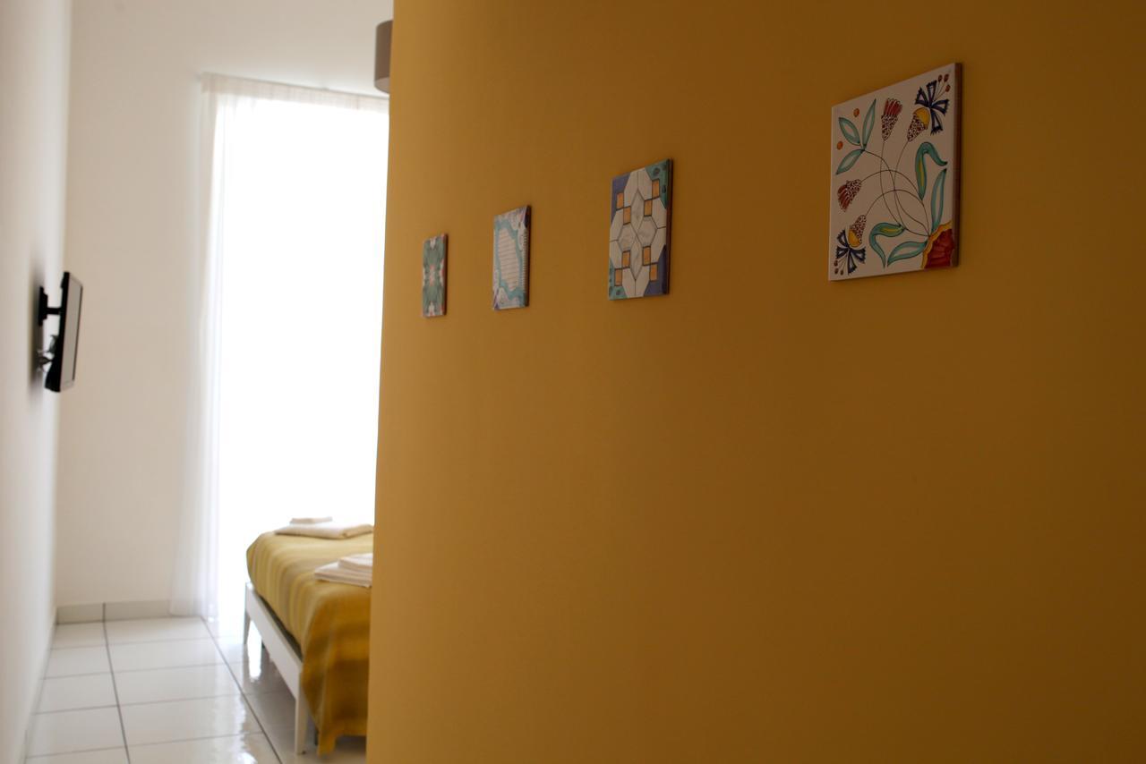 Apartamento Le Mulieres Salerno Exterior foto