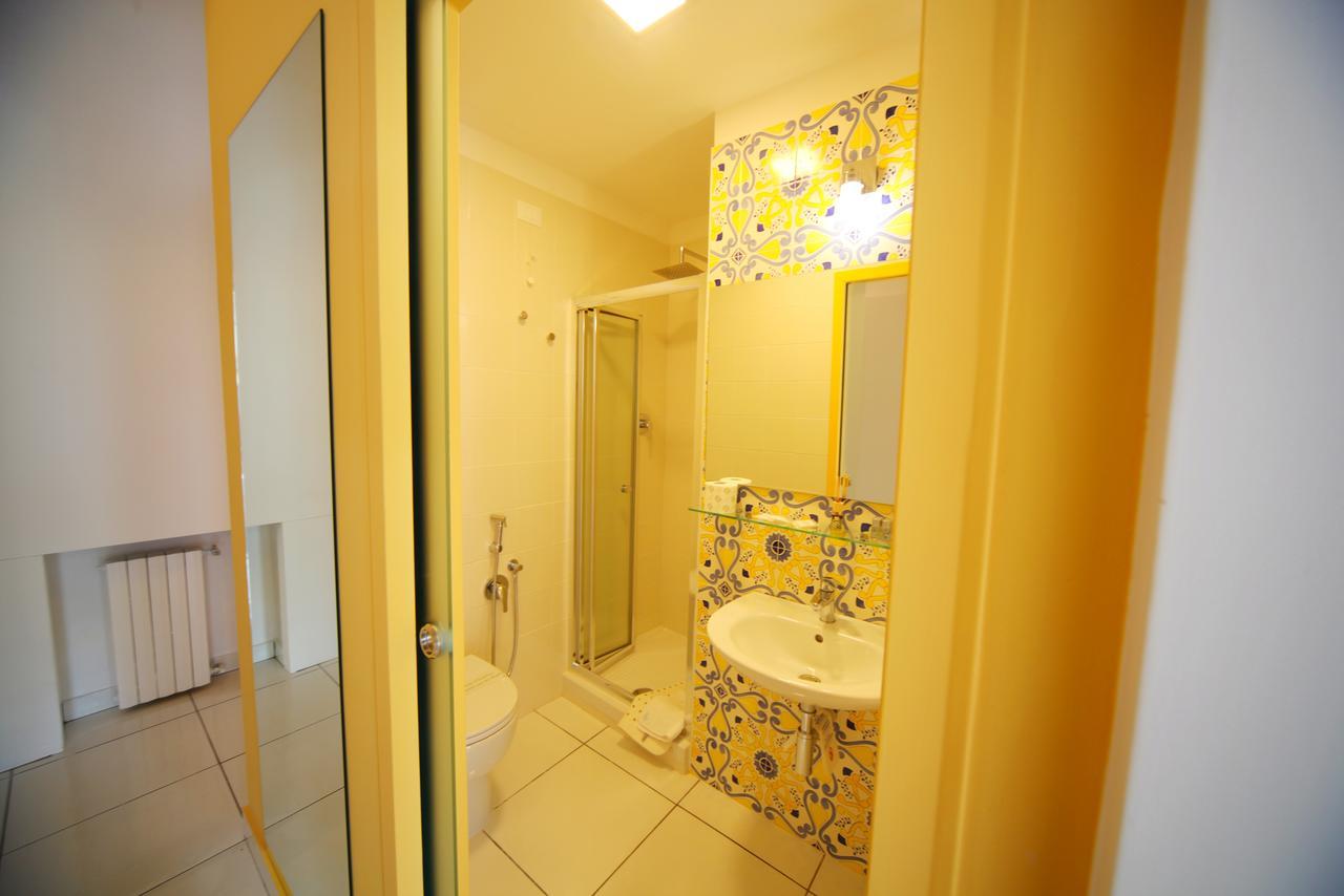 Apartamento Le Mulieres Salerno Exterior foto