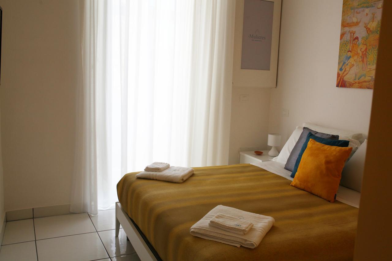 Apartamento Le Mulieres Salerno Exterior foto