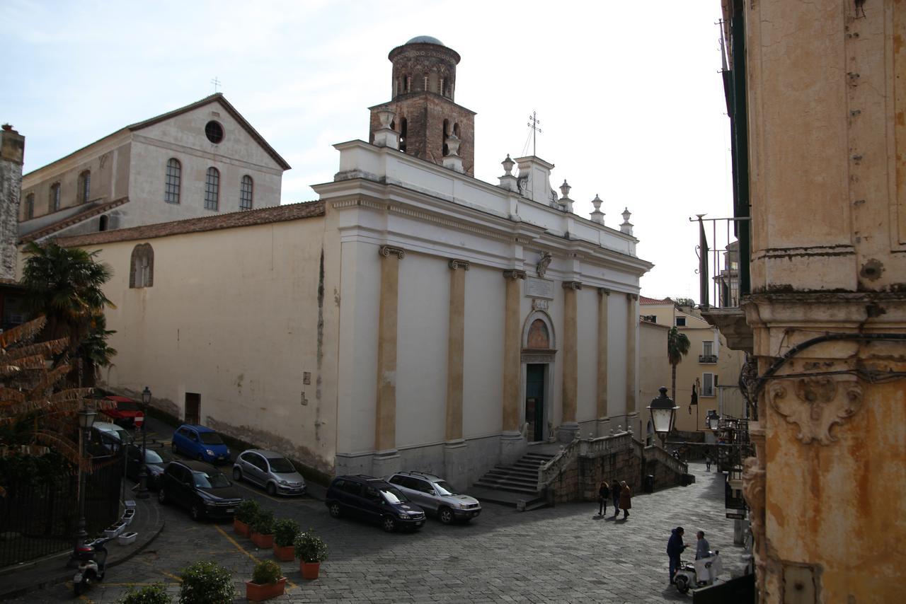 Apartamento Le Mulieres Salerno Exterior foto